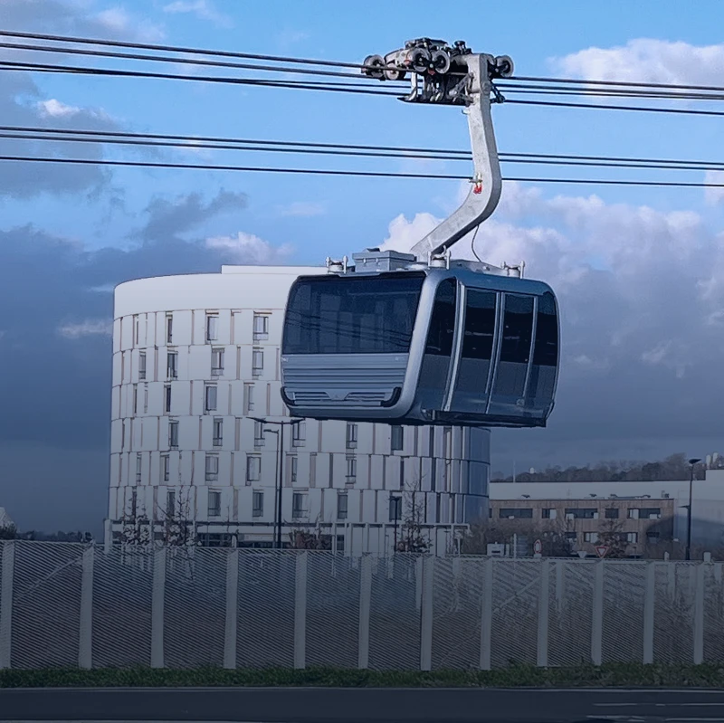 Reliable communication for cable cars and aerial transport systems Modern cable car with integrated communication system for safety and passenger coordination